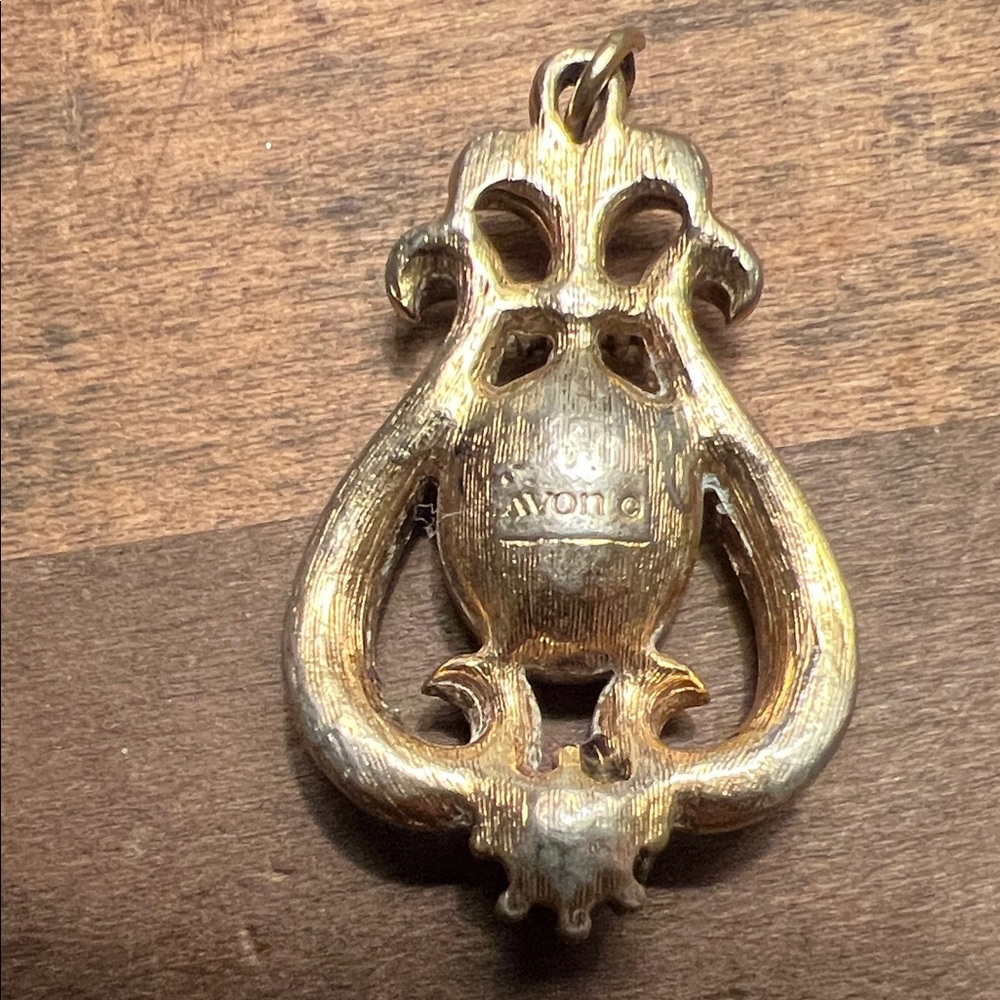 Avon Gold Brooch Vintage 1974 Queensbury Victorian Revival Pendant - Picture 2 of 2